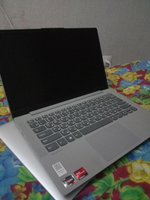 Срочно продаю Ноутбук Lenova
