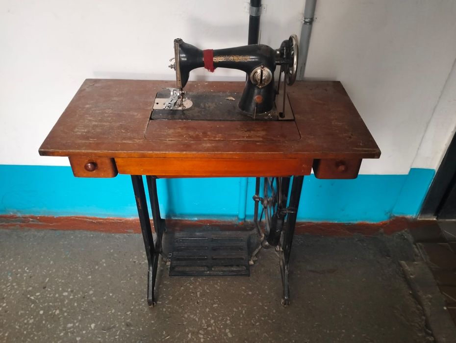 Продам швейную машину