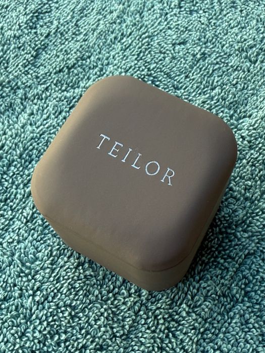 Inel cu diamante naturale.