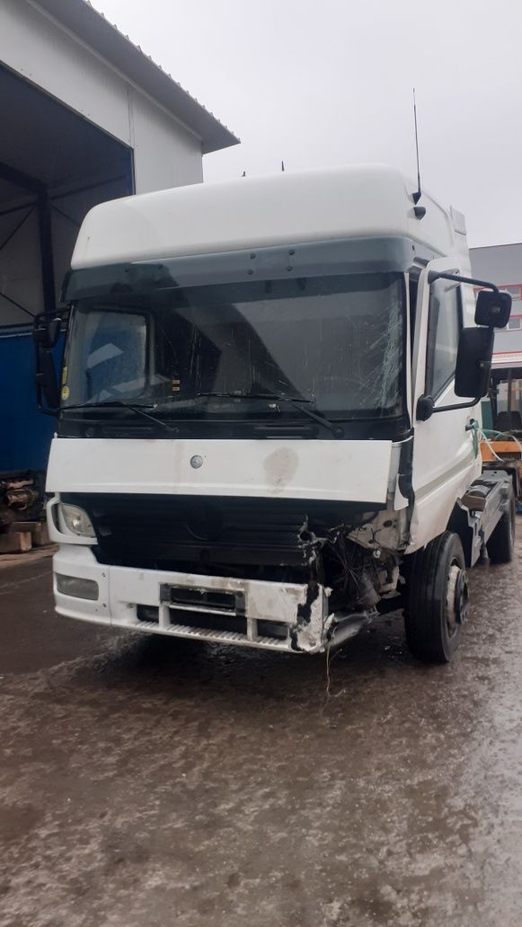 Dezmembrez Mercedes Atego 13210 din 2001 are 6 viteze