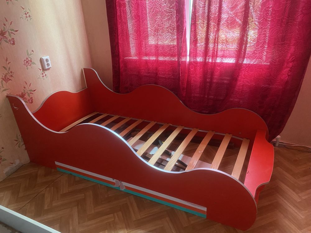 Продаю кровати без матрасов