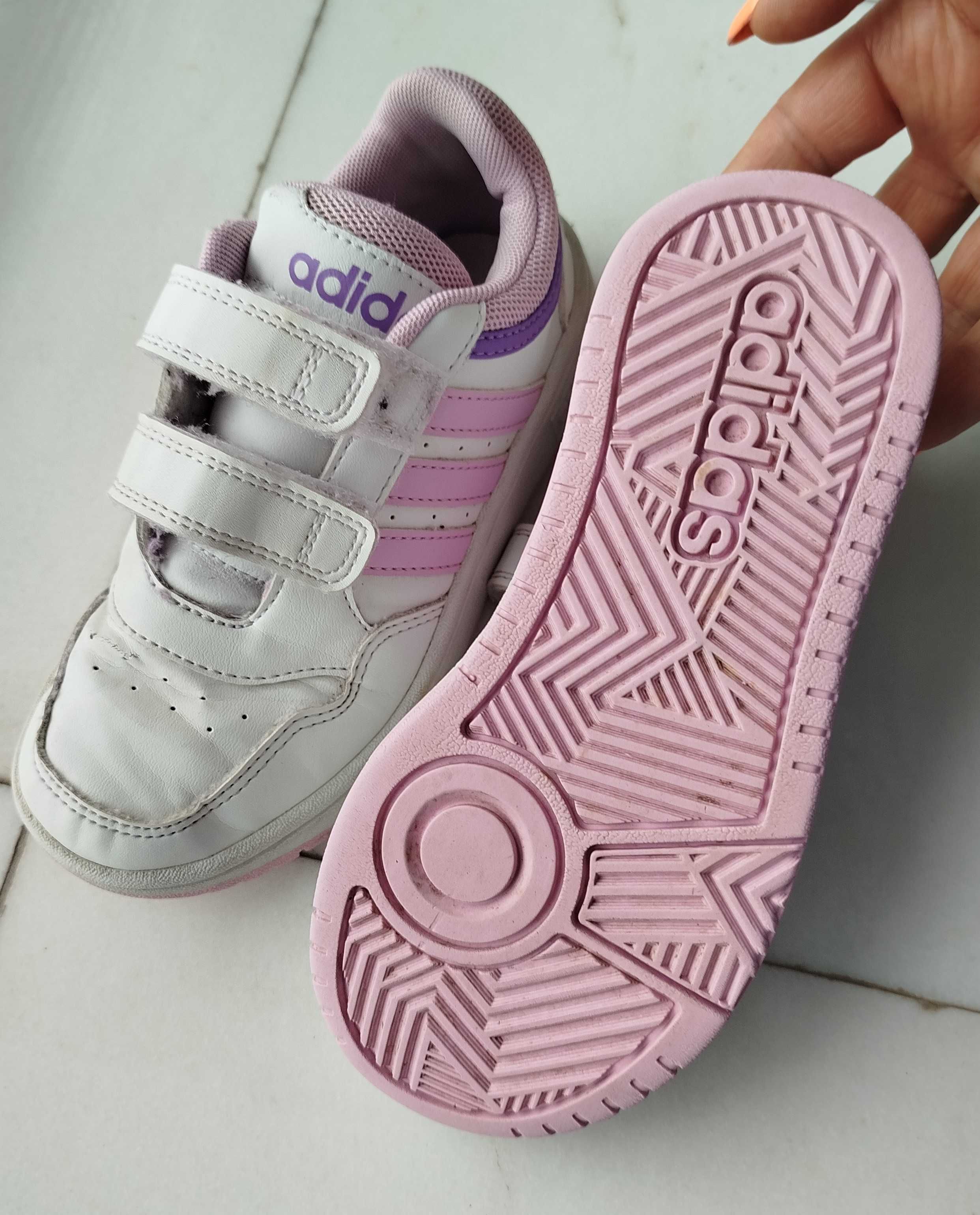 Продавам детски маратонки ADIDAS 31 номер