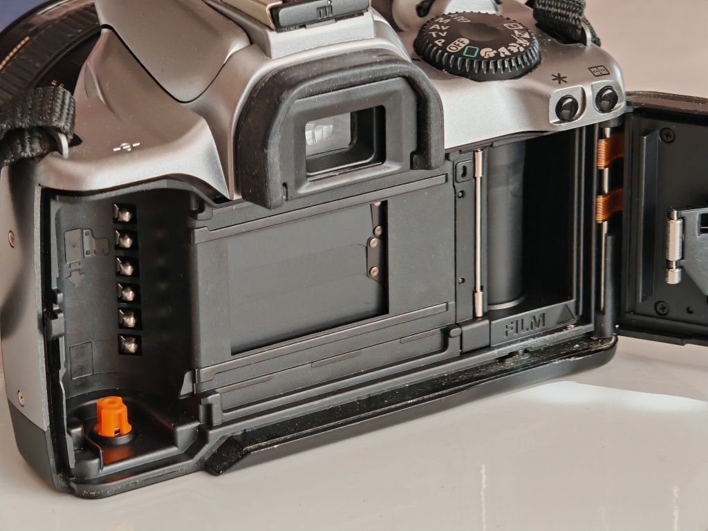 Лентов фотоапарат Canon 3000 V