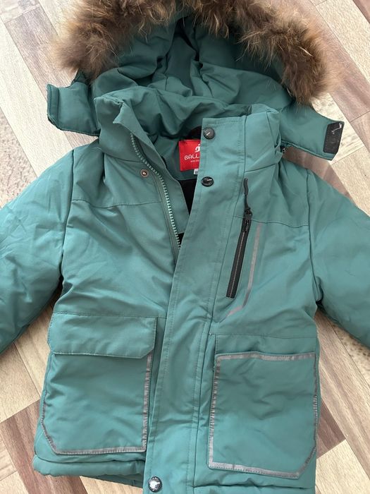 Продам детскую куртку размер 32