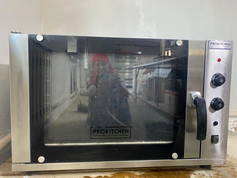 Продам конвекционный печь на 220 волт