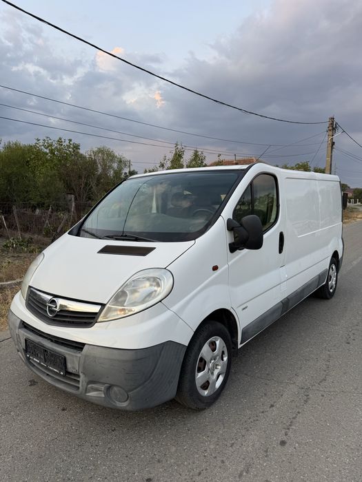 Opel Vivaro 2.0CDTI 2011 clima varianta lunga pre 4690€ neg