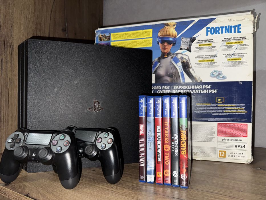 Продам PS 4 pro в идеальном состоянии