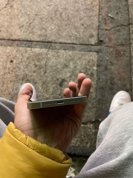 iPhone 12 simplu