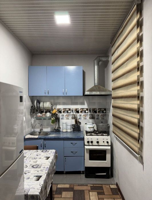 Продажа 1 хона 4 етаж 5 етажл 
Тасикбойов 3 канечка
42 кв
42 кв