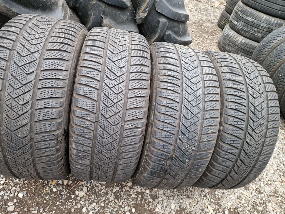 Anvelope 235/45R18 marca Pirelli, M +S, DOT 2022