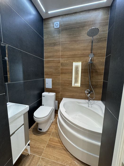 Urganch sh evro 2 xonali kvartira sotiladi.