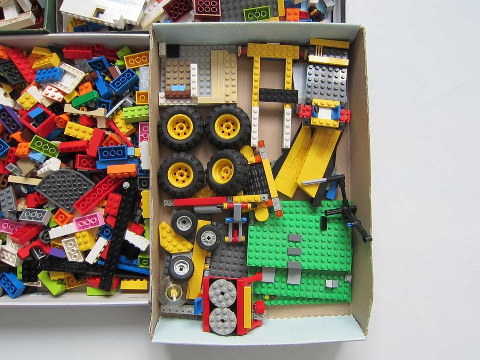 LEGO -- Части от конструктори -- 3.0 килограма