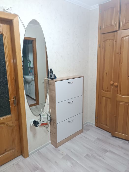 Продается 4-х комнатная квартира, в кирпичном доме,частично мебелирова