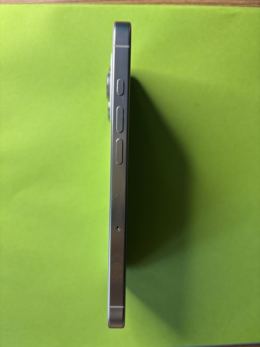 Vând iPhone 16 Pro, capacitate 1TB, culoare White Titanium