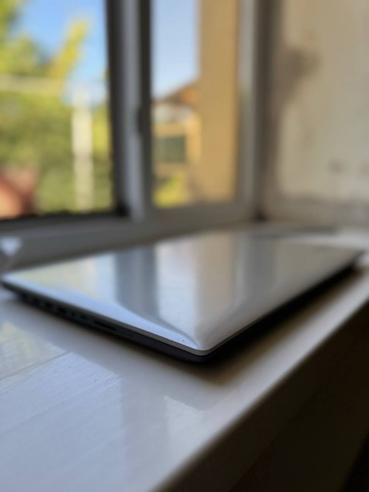 Noutbook LENOVO  i3.  149 $ BITARI ! (SSD 512/ Videokarta 2gb)