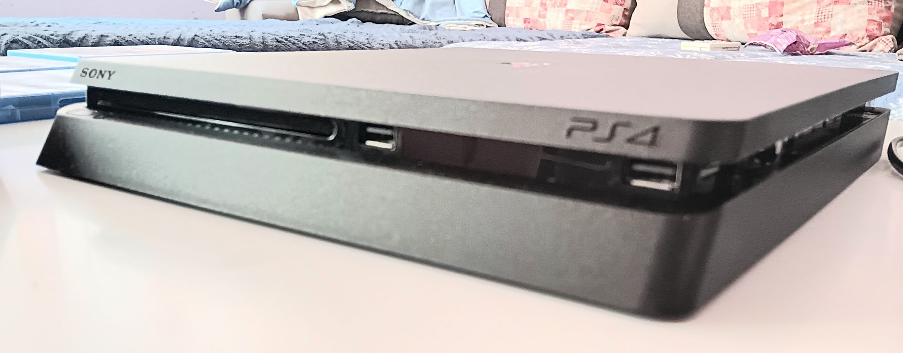 Playstation 4 SLIM 500GB с 2 контролера +5 бр. игри