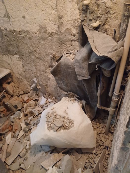 Кърти, чисти, стари мебели, мазета и тавани