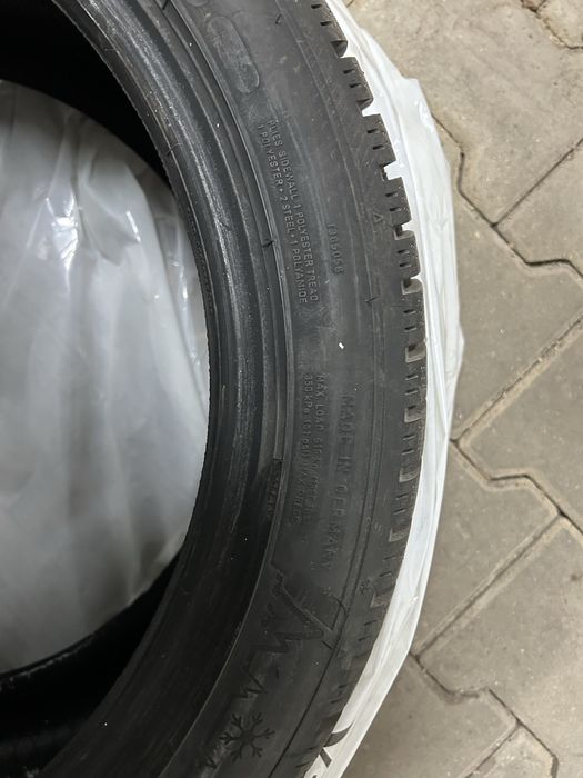 Продавам зимни гуми 225/45/17 DUNLOP WINTER SPORT 5 MFS 91H