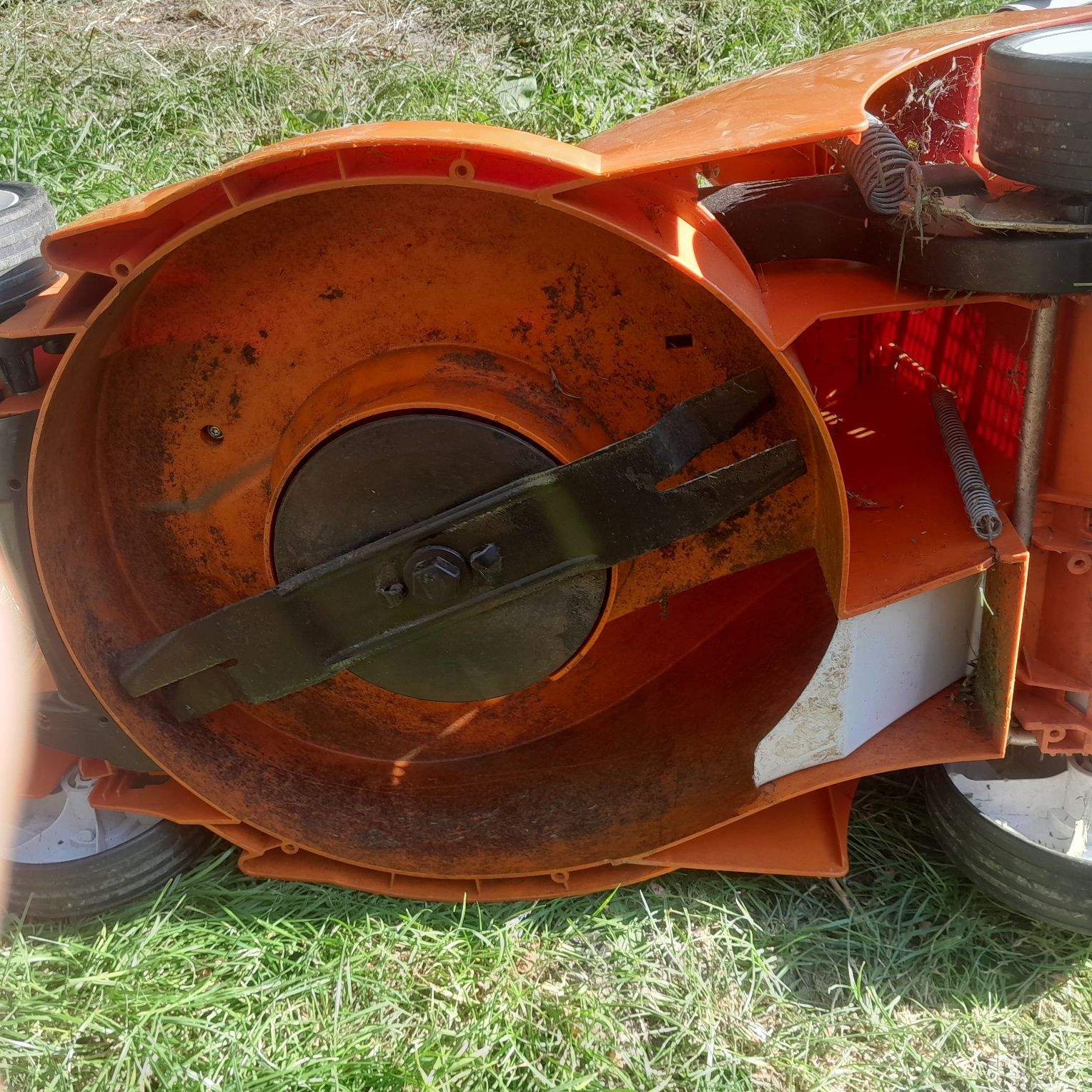STIHL-mașină de tăiat iarba RMA339 corpul aproap noua,ff.puțin folosit