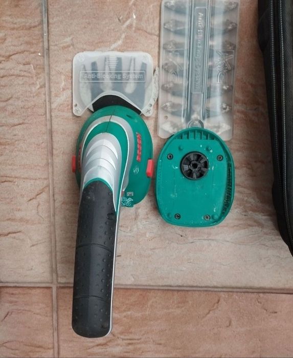 Produs in stare buna de funcționare este folosit 

Compact si usor: fo