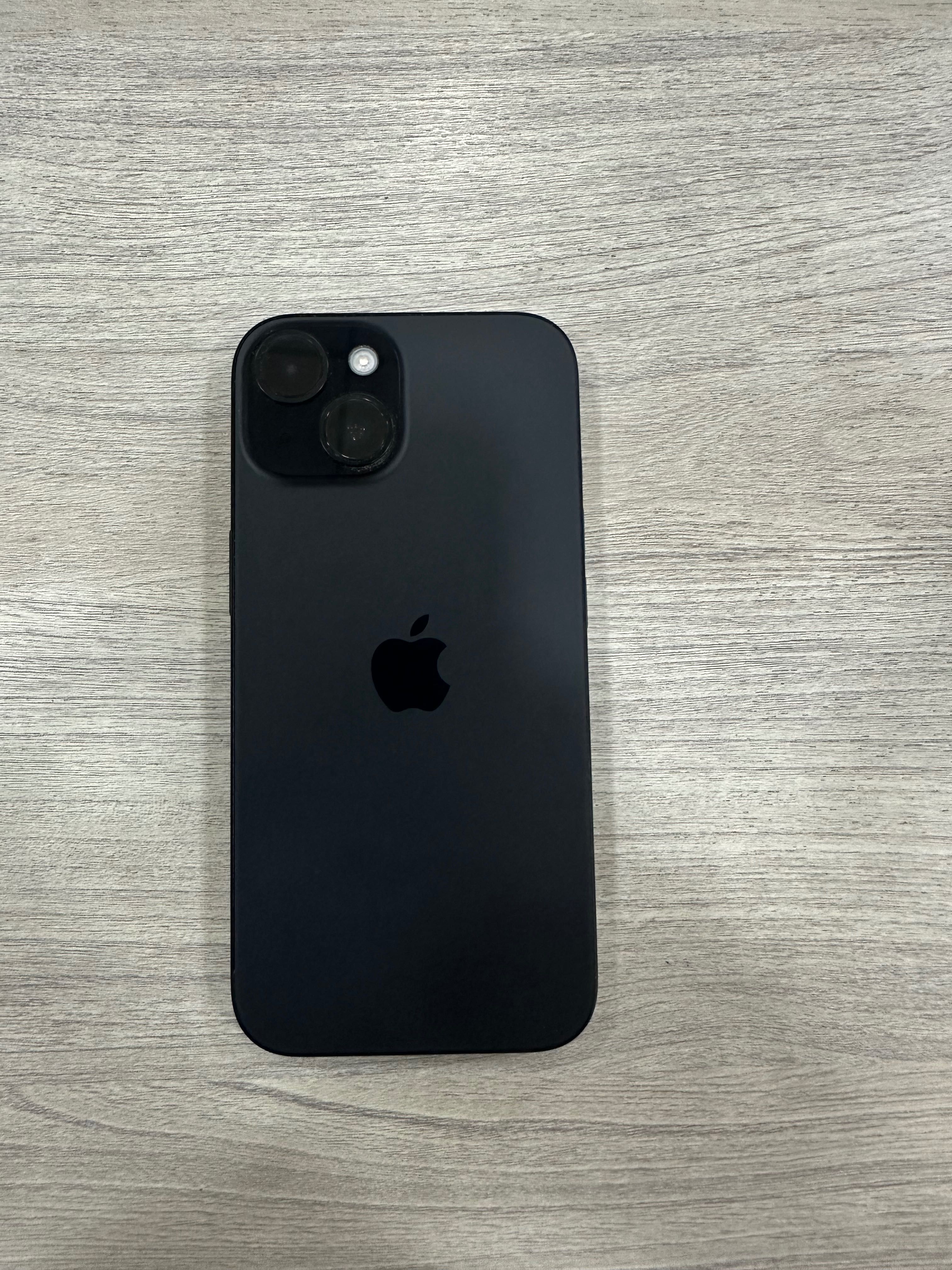 Iphone 15 128 talik holati a’lo aybi yoq 92 % yomkost