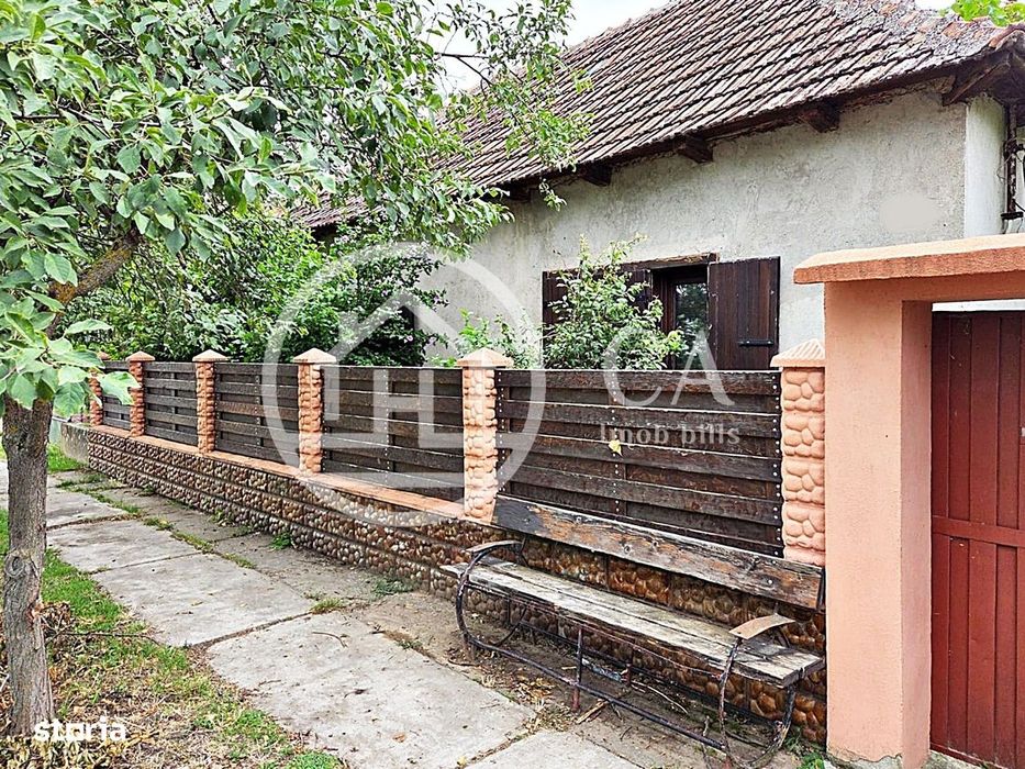 Casa de vanzare cu 4 camere si teren de 1520 in satul Batar, Bihor