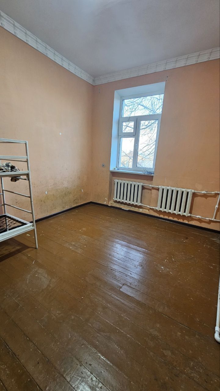 Срочно продается 2х-комнатная квартира на 2 этаже.  высокопотолочная п