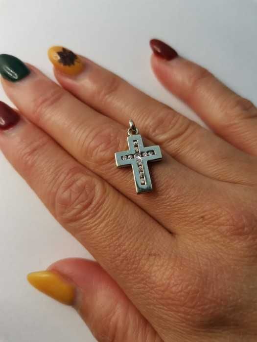Cruciulita Cruce Aur Alb 14K Cu Diamante