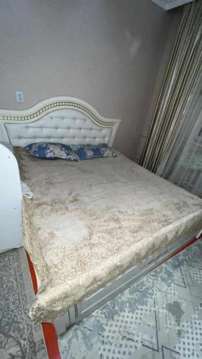 Двухспальная кровать