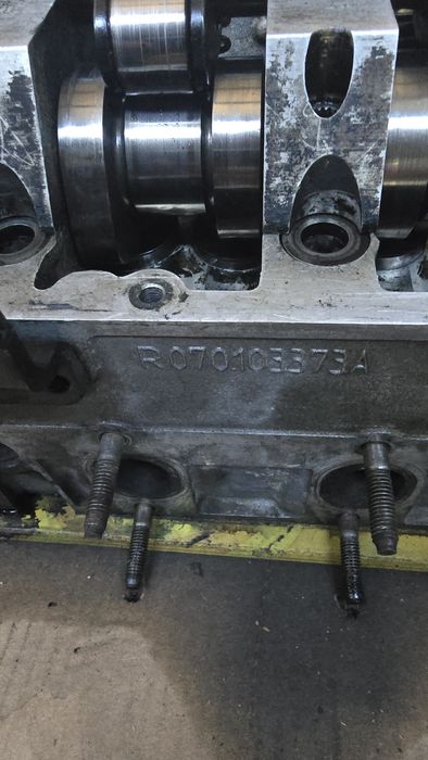 Chiulasa chiuloasa Vw T5 Touareg pentru motor 2.5 tdi R5