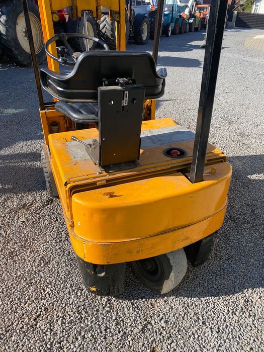 Stivuitor electric cu problema la incarcat pt piese sau reparat