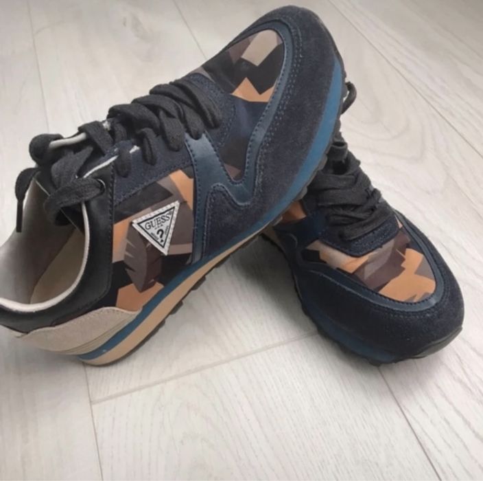 Adidasi Guess stare foarte buna