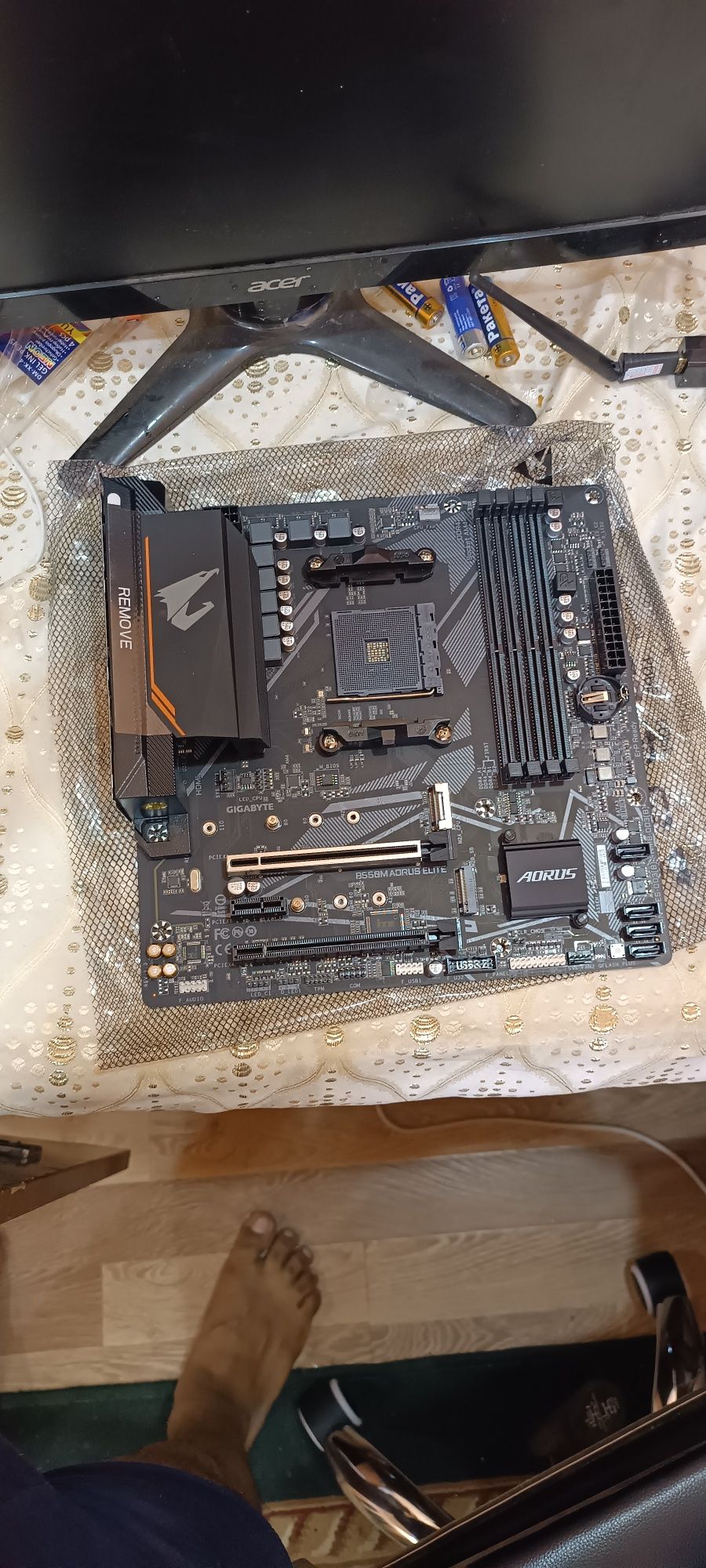 B550M AORUS Elite Plata yangi ishlatilmagan, srochni sotiladi.
