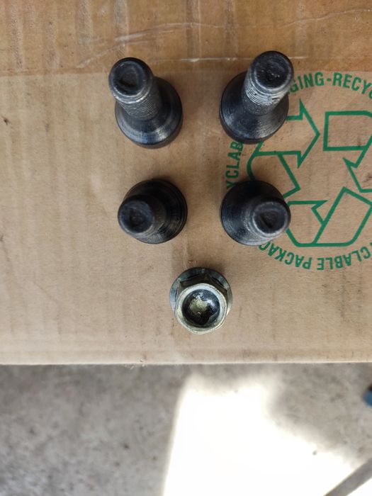 BMW Секретни болтове Оригинални