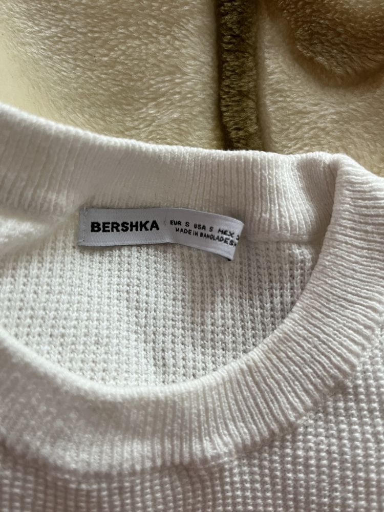 Продавам блуза от бершка