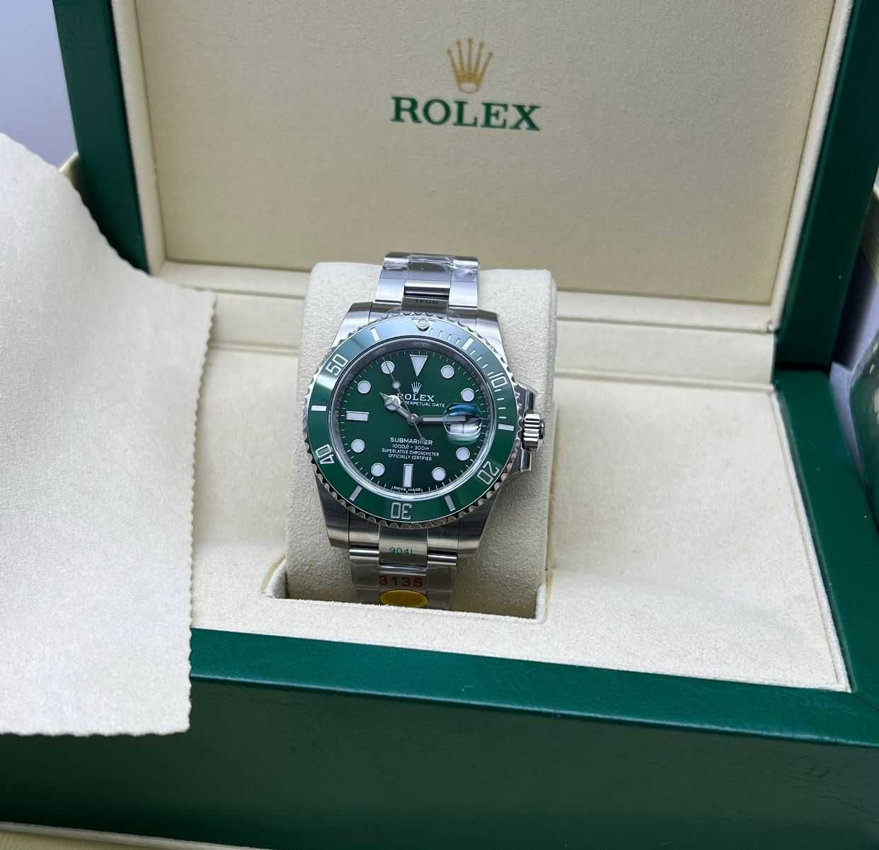 ROLEX Submariner Date 116610 Green Dial hulk edition