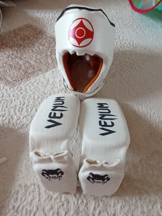 Продам б/у кимоно и шлем, закладки на руки и ноги