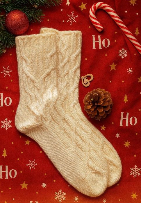 Ръчно плетени чорапи – цветен уют за зимата!