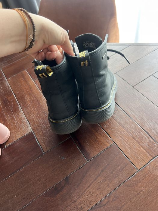 Ghete Dr Marten din piele naturala in stare foare buna