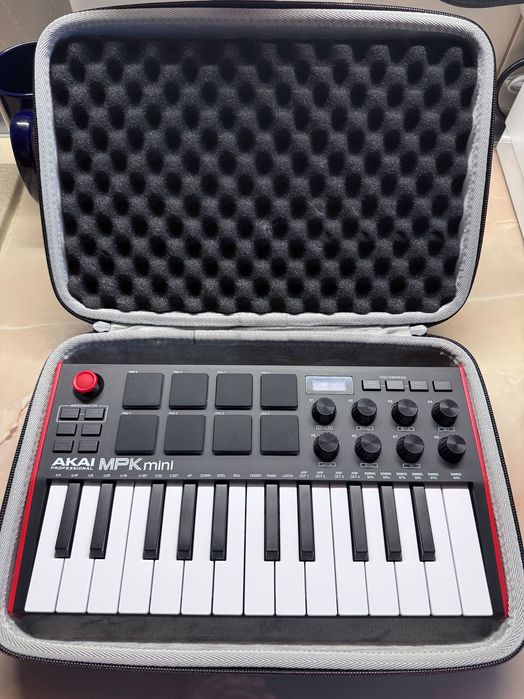 Vând claviatură midi AKAI MPK3 mini