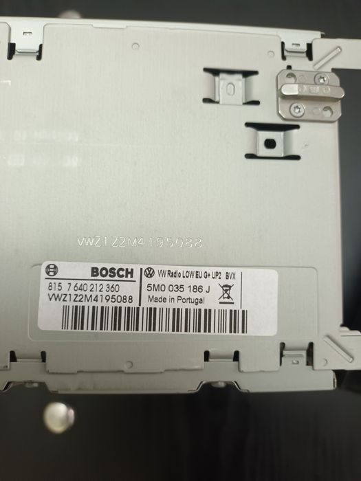 Vând radio CD.auto original Vw golf 5