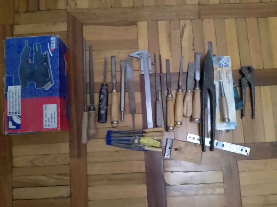 Продаются строительные инструменты.