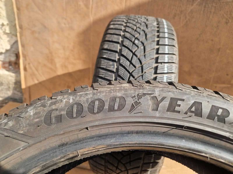 2 Goodyear R19 225/45 Anvelope de iarnă DOT4821