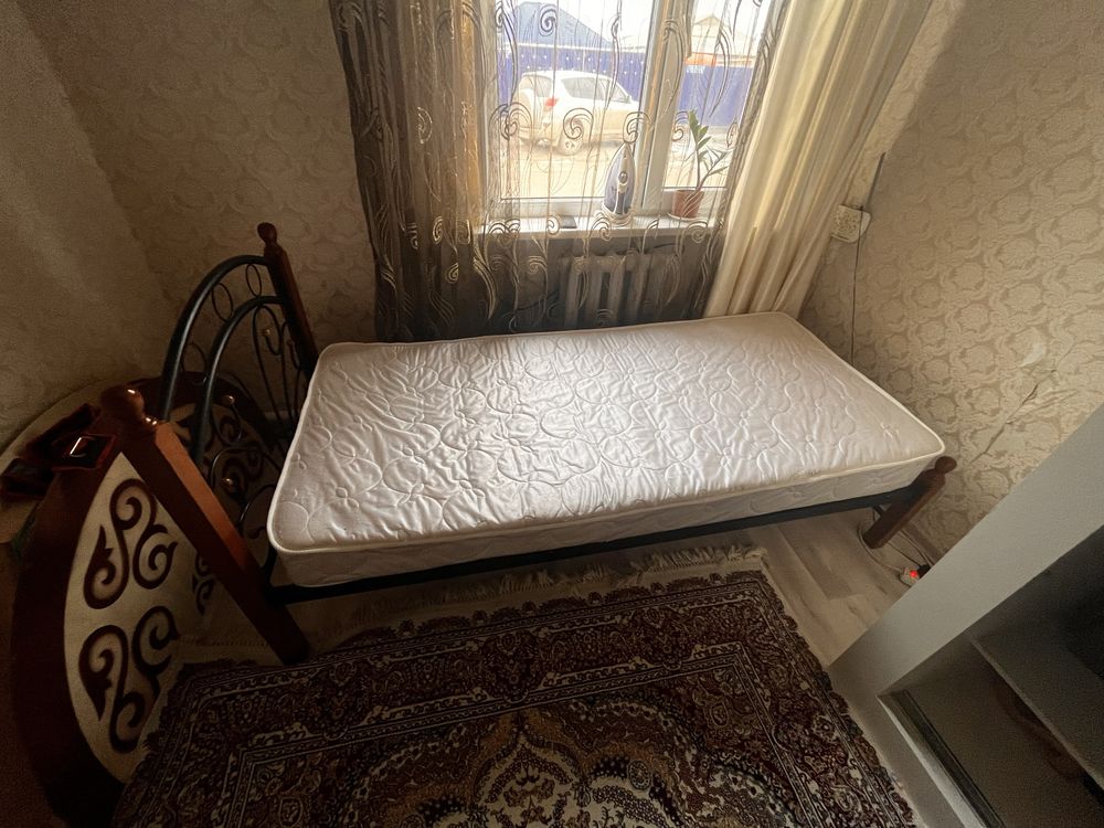 Кровать с матрасом, размер матраса 2*90