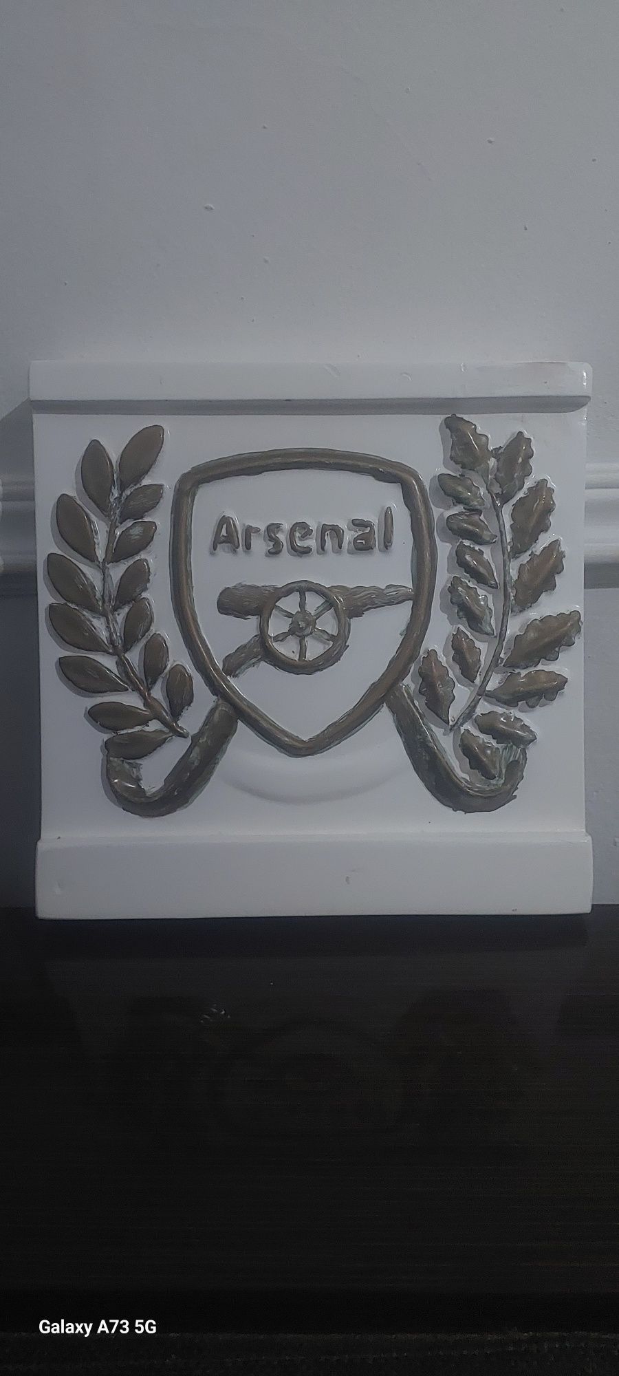 Arsenal futbol klubini emblemasi sotiladi