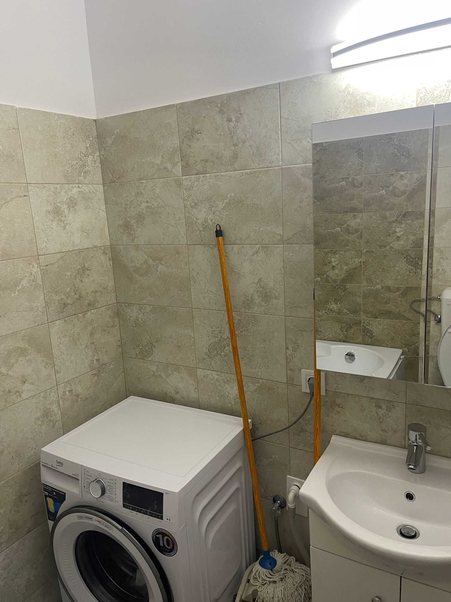 Inchiriez apartament cu 2