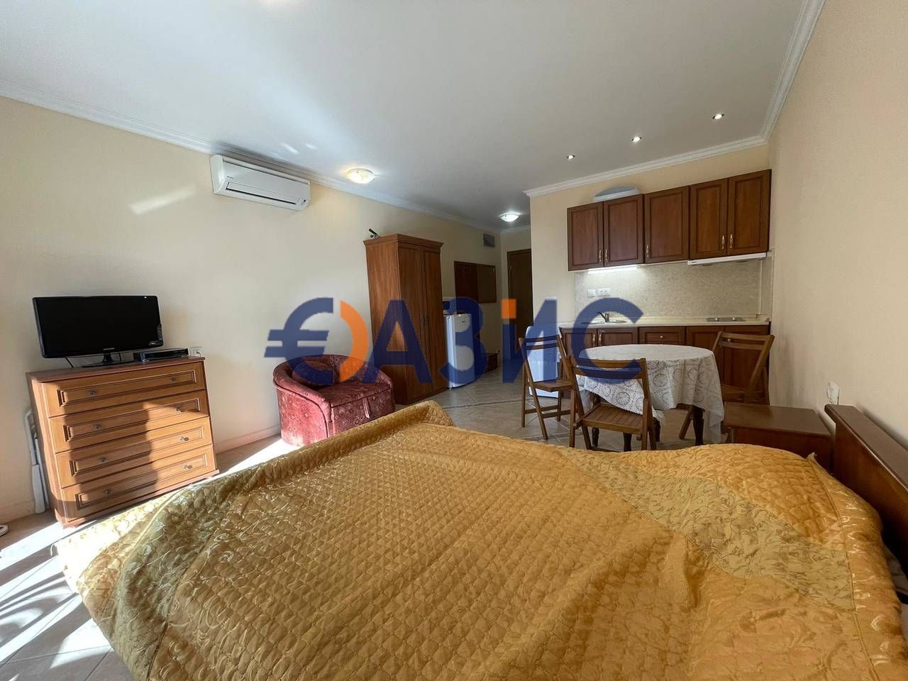 Продава се Едностаен апартамент в Созопол - 43 кв.м за 1768 €/кв.м - Снимка #2