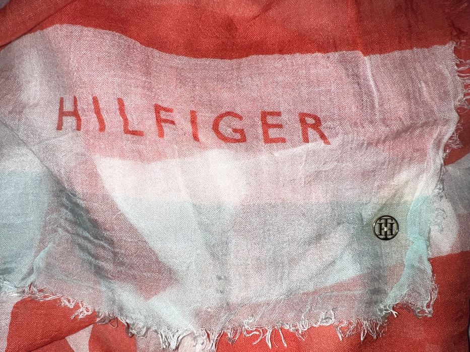 Eșarfa Guess și Tommy Hilfiger originale