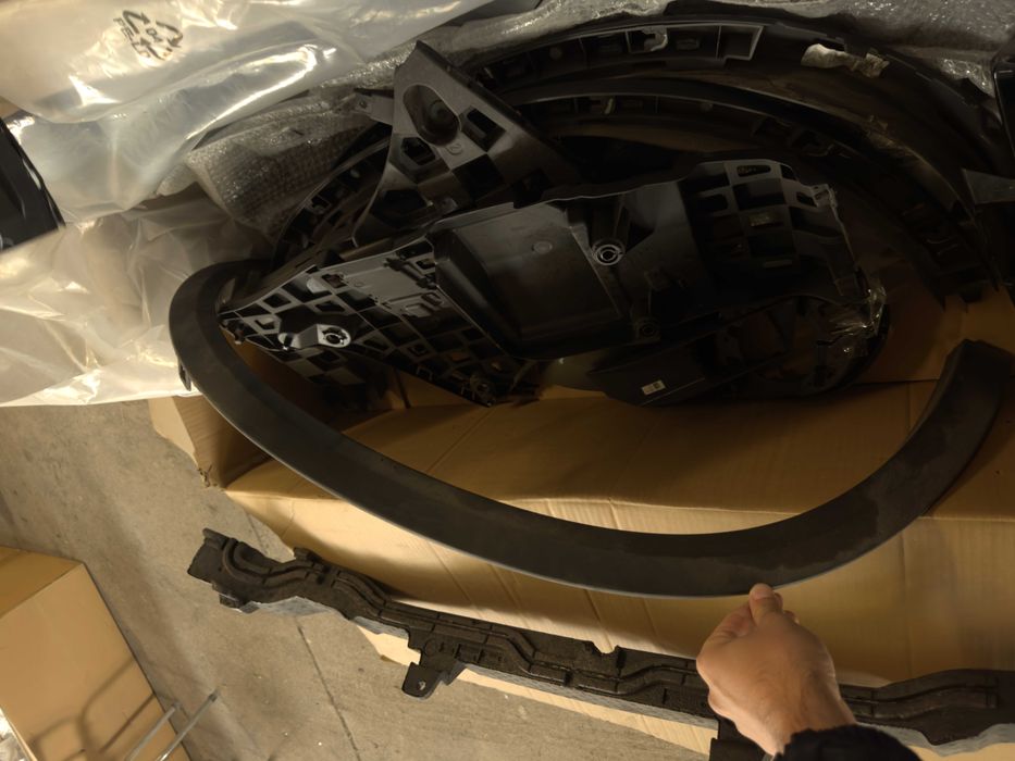 Оригинални бъбреци, огледала, прагове вежди и горен спойлер BMW x5 G05