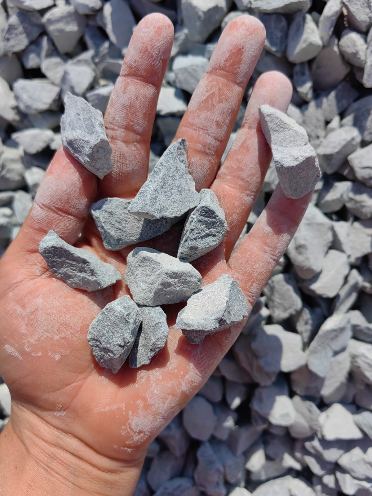 Piatra gabion gard calcar și granit 60-90/16-32 /4-8mm 8-16 detalii te